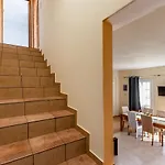 شقة Nick & Debbie's Two-storey Mélanes