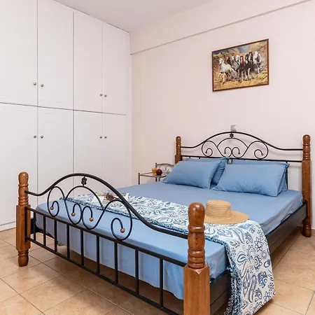 Nick & Debbie's Two-storey Апартаменты Melanes