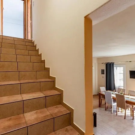 Apartment Nick & Debbie's Two-storey Melanes