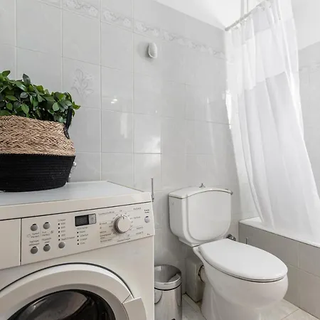 Nick & Debbie's Two-storey Apartment *